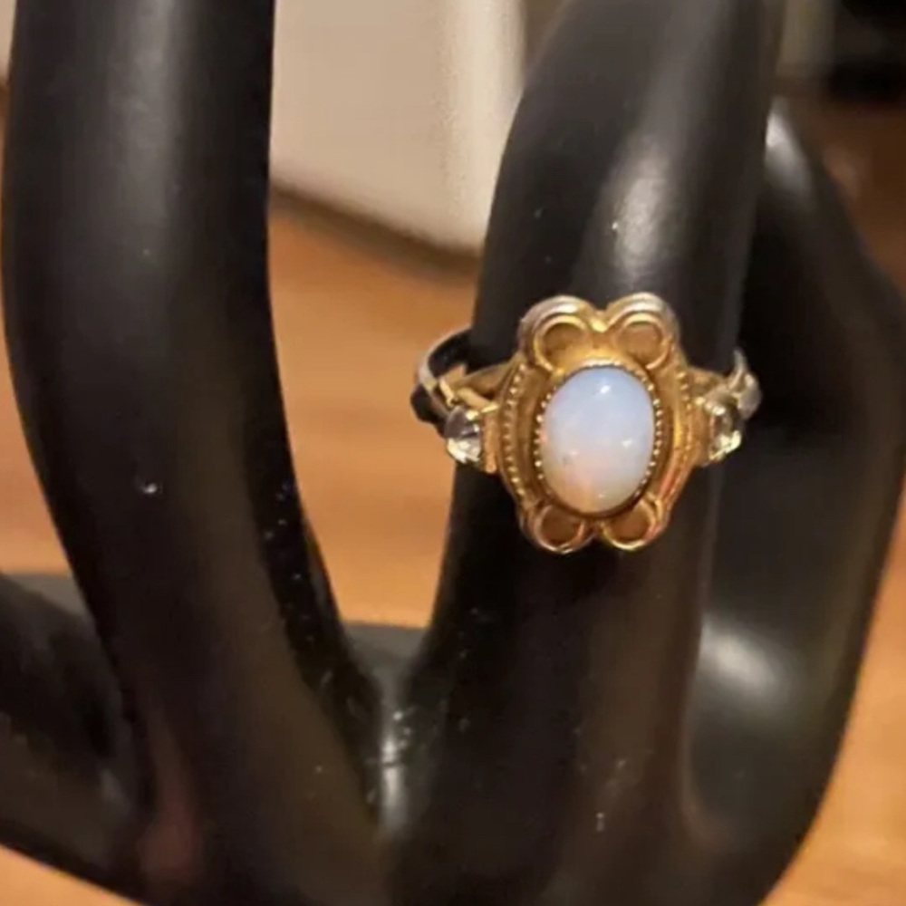 VINTAGE Victorian Art Deco Style Faux Opal Ring Rhinestone Gold Tone Size 6